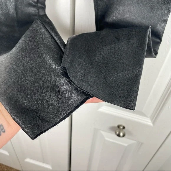 Evereve Commando 7/8 Faux Leather Leggings Womens XS Black Moto Goth Chic *Flaw* - Picture 4 of 14